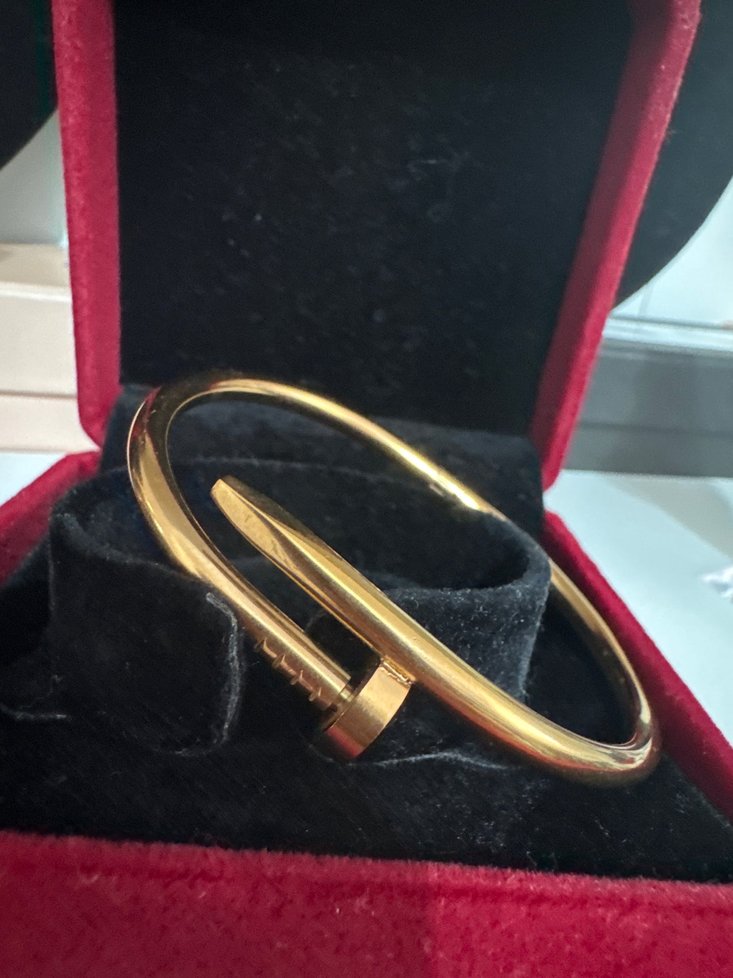 Brazalete clavo marcado
