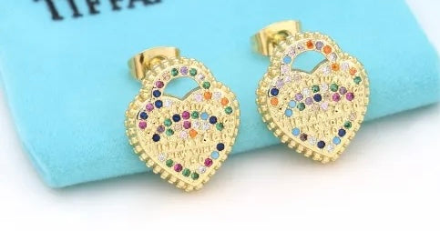 Pendientes dorados tifa