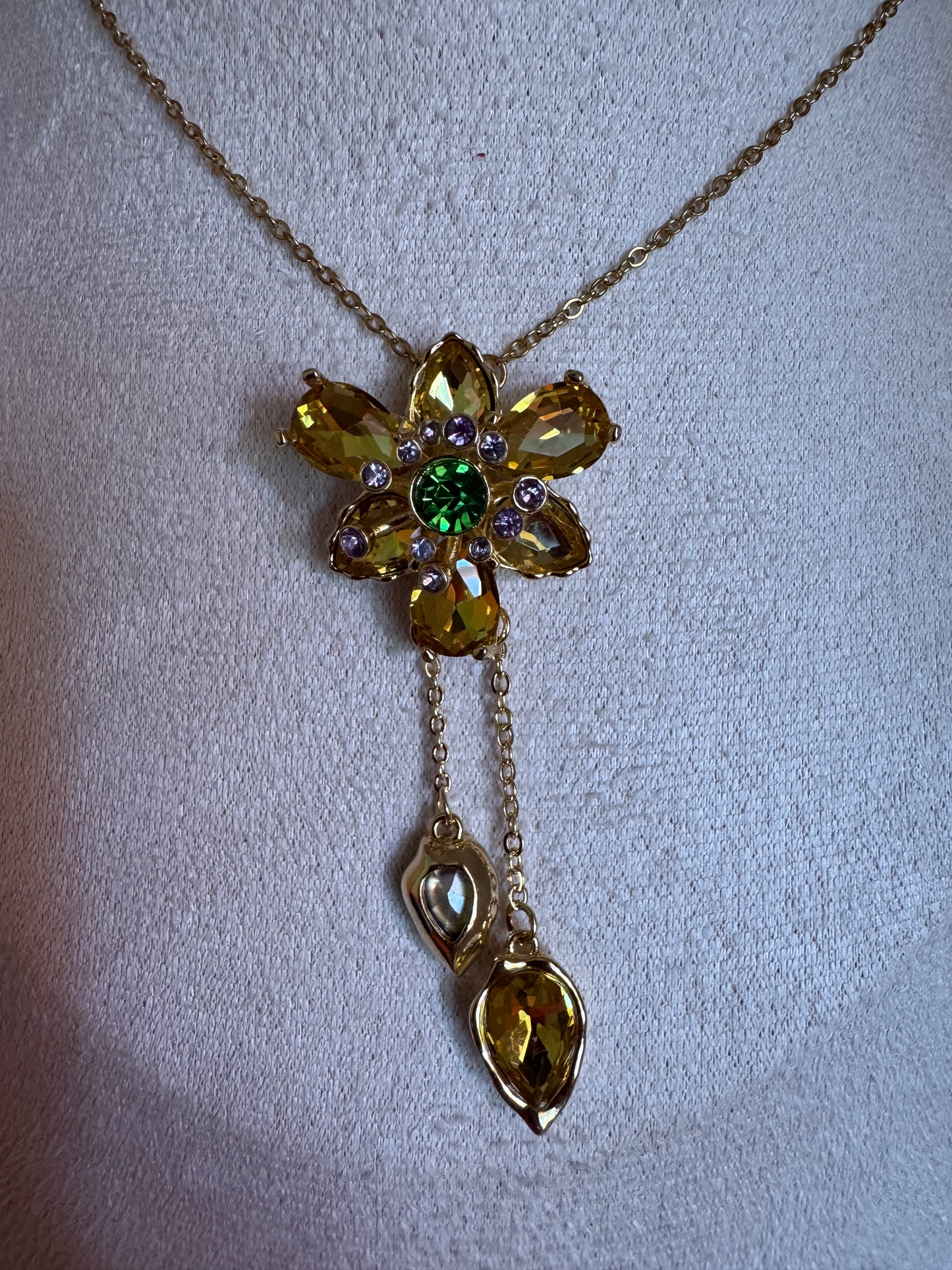 Collar flor amarilla