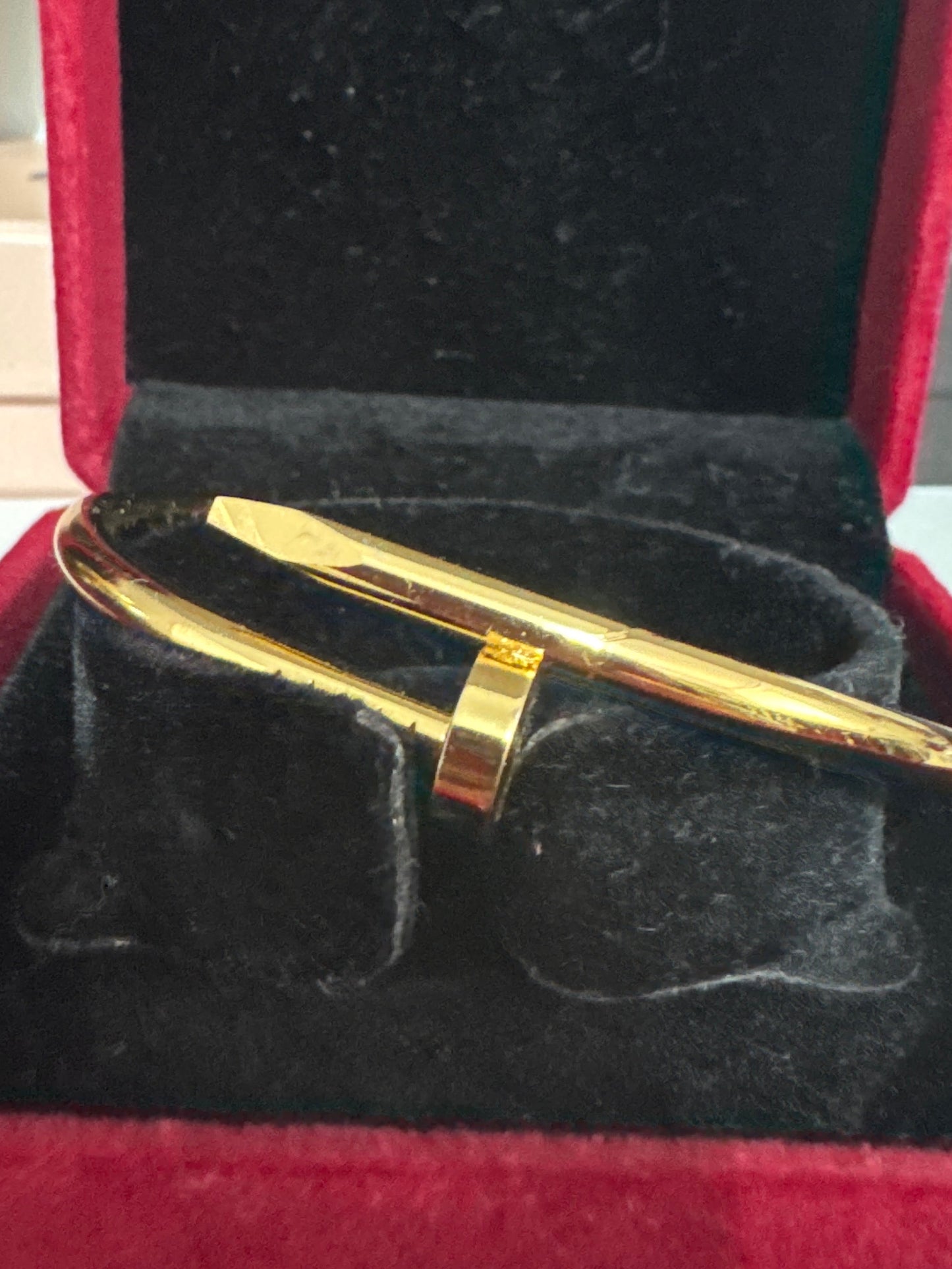 Brazalete clavo marcado