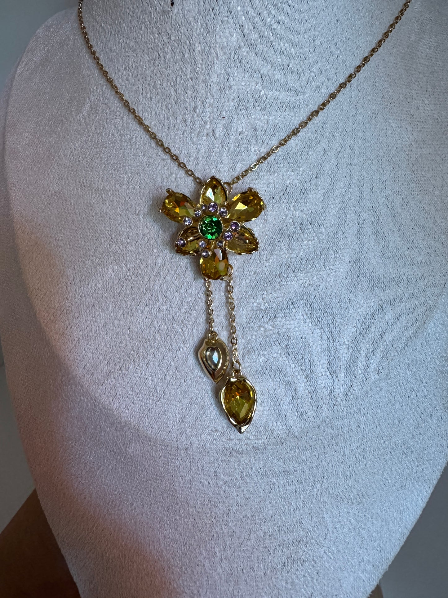 Collar flor amarilla