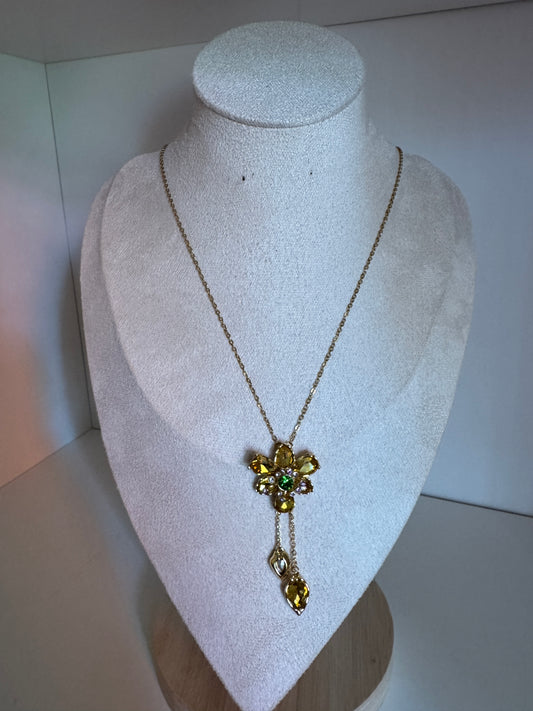 Collar flor amarilla