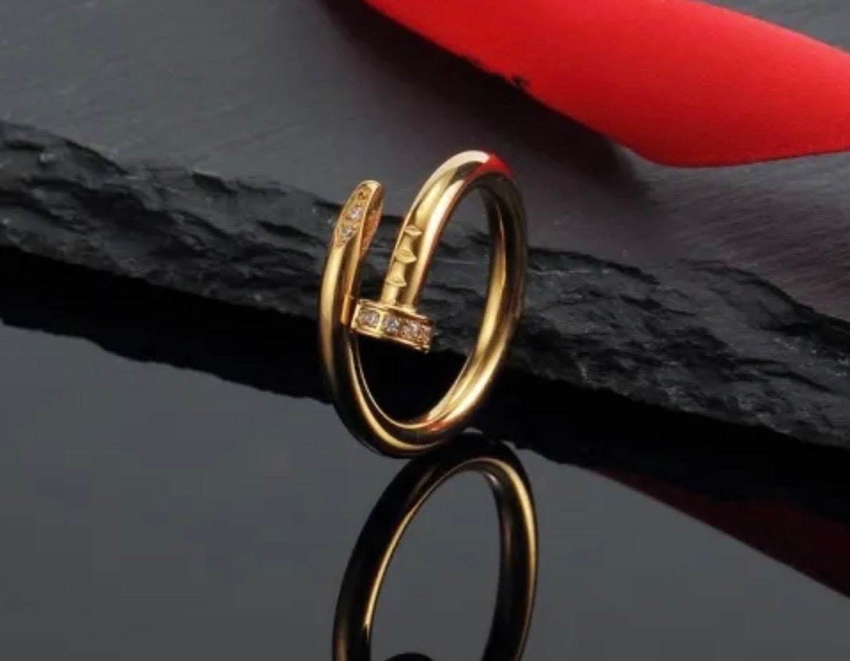 Anillo clavo con circonita