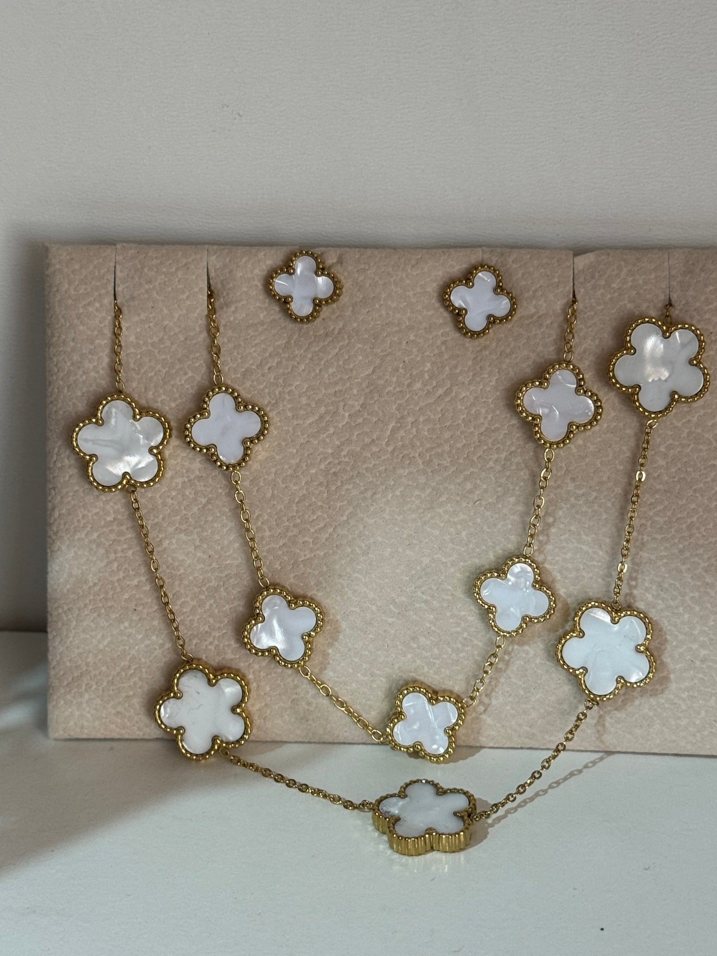 Collares trébol