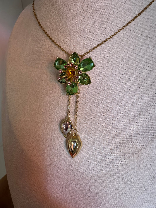 Collar flor verde