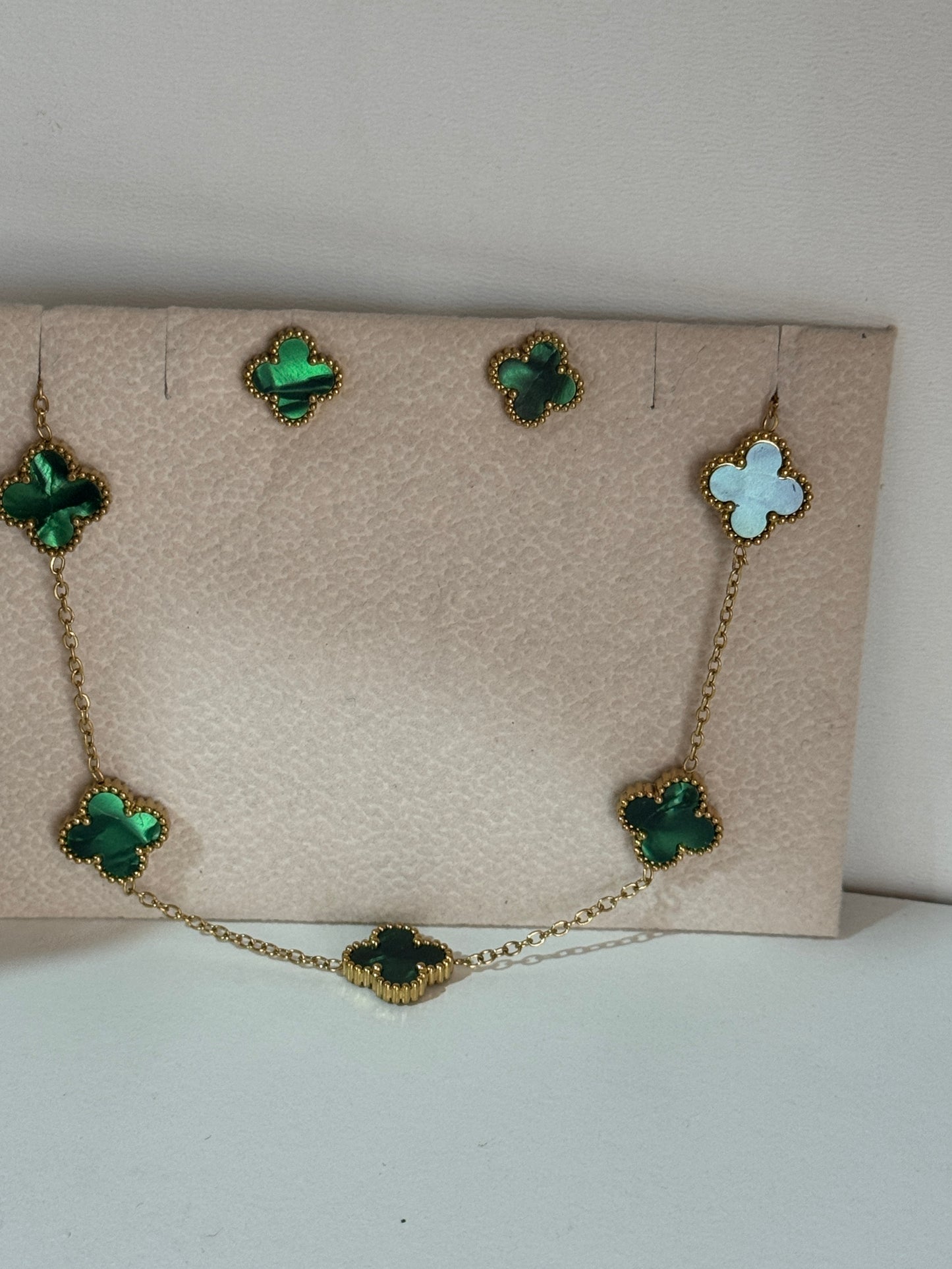 Collares trébol