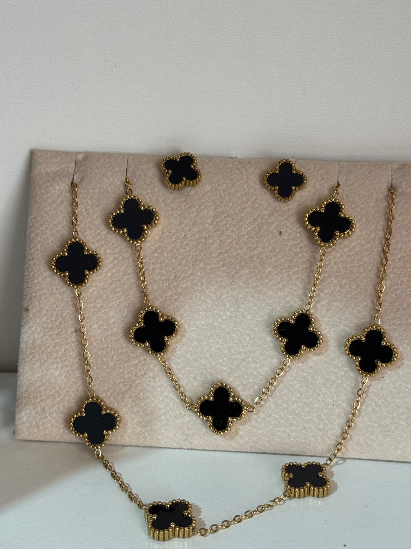 Collares trébol