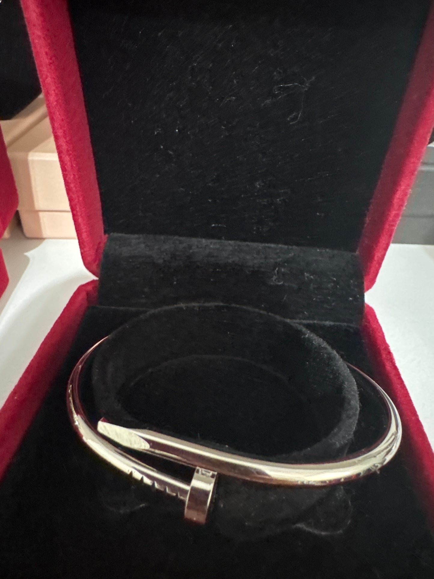 Brazalete clavo marcado