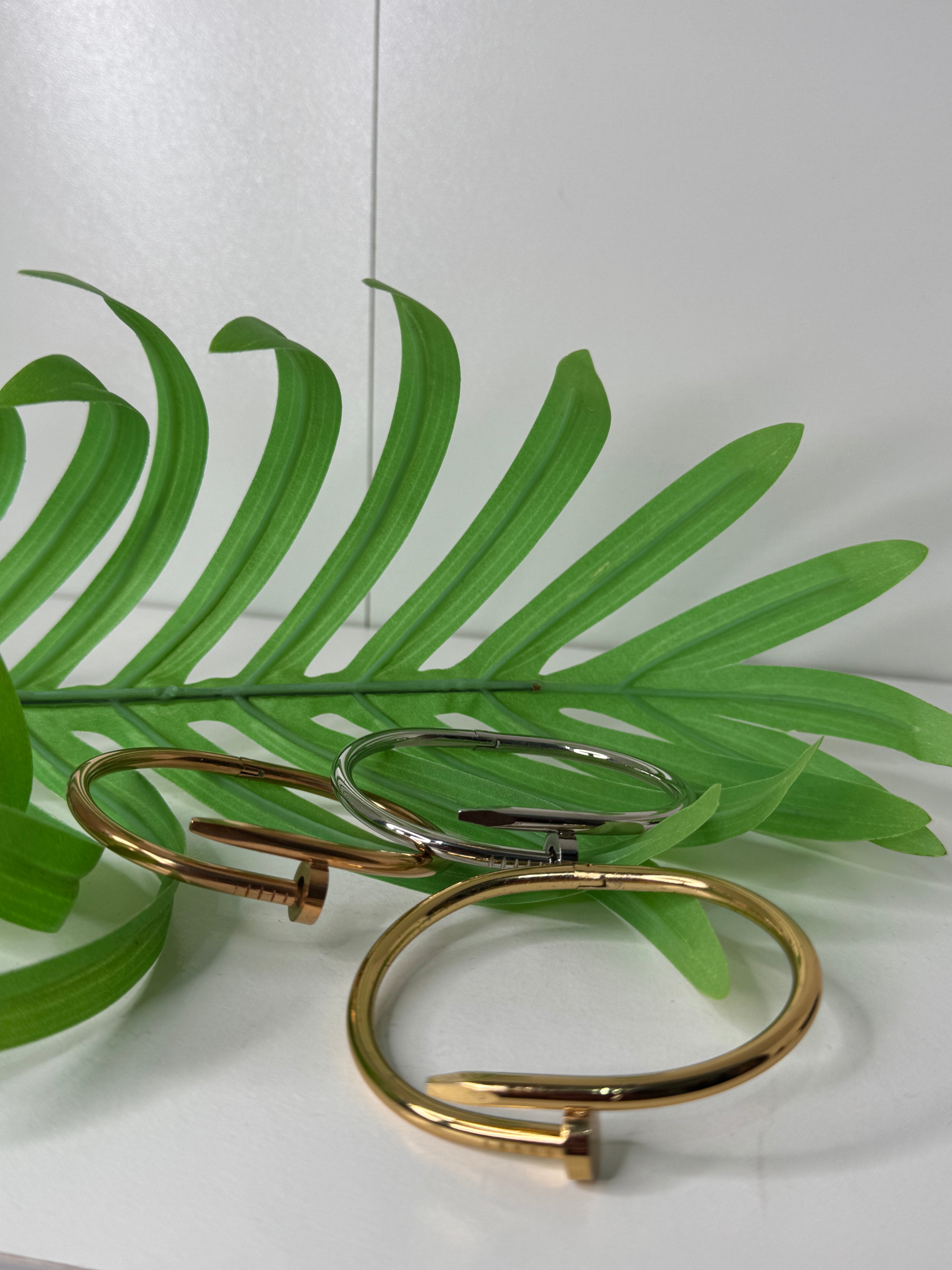 Brazalete clavo marcado